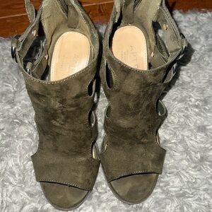 Apt 9 Green open toe ankle boots size 6. They still have a lot of life to them.